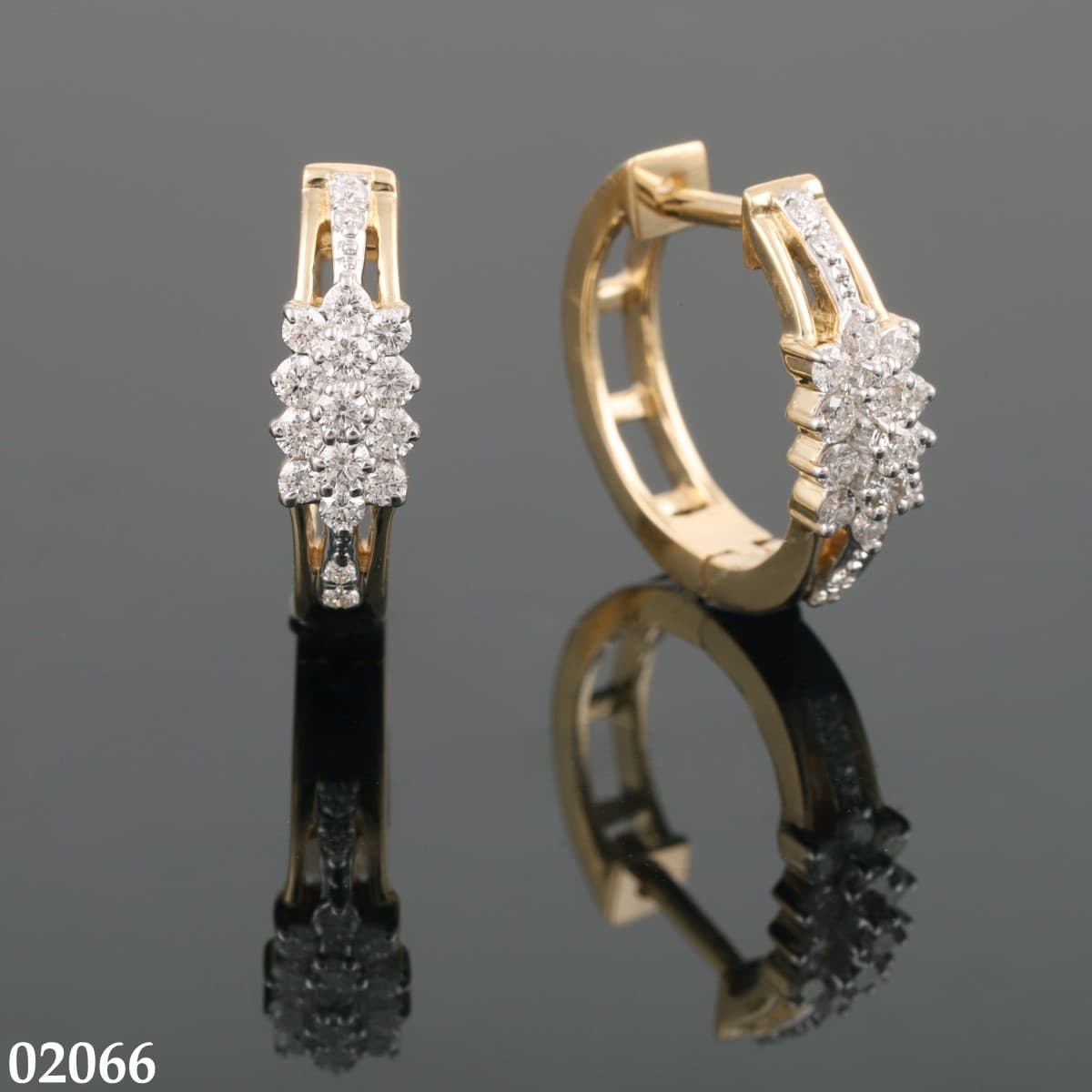 Sparkling diamond earrings collection